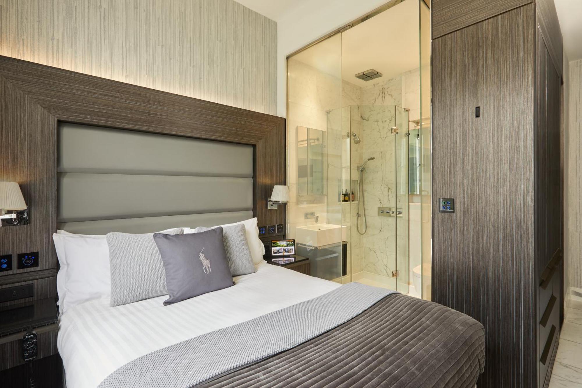 Small Queen Room